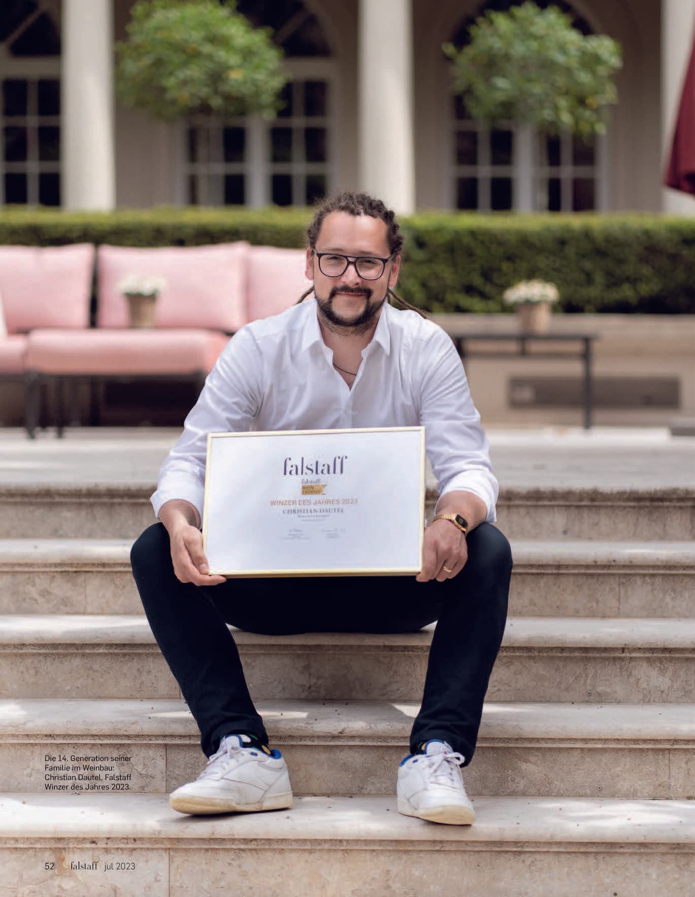 Weingut Dautel Falstaff award supporting visual