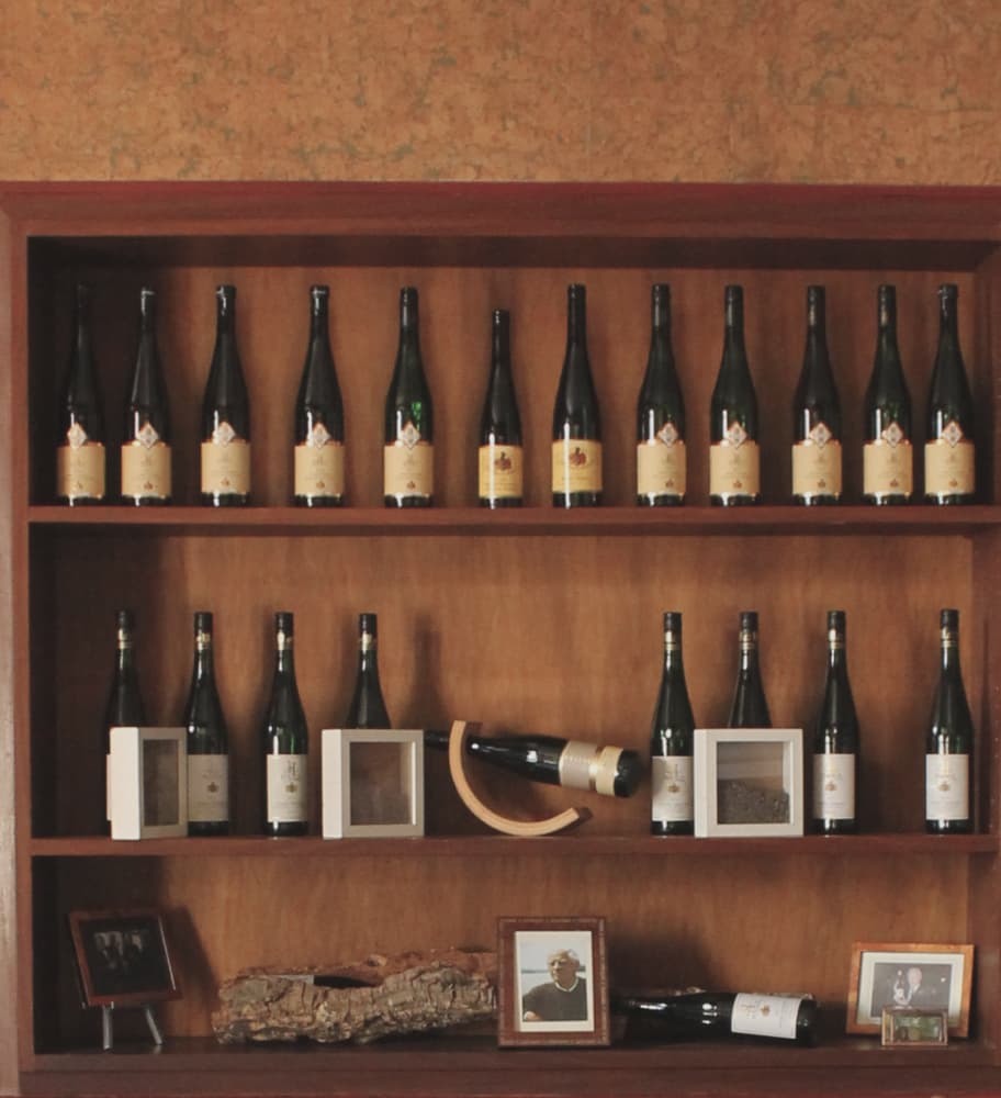 ワインボトルの棚