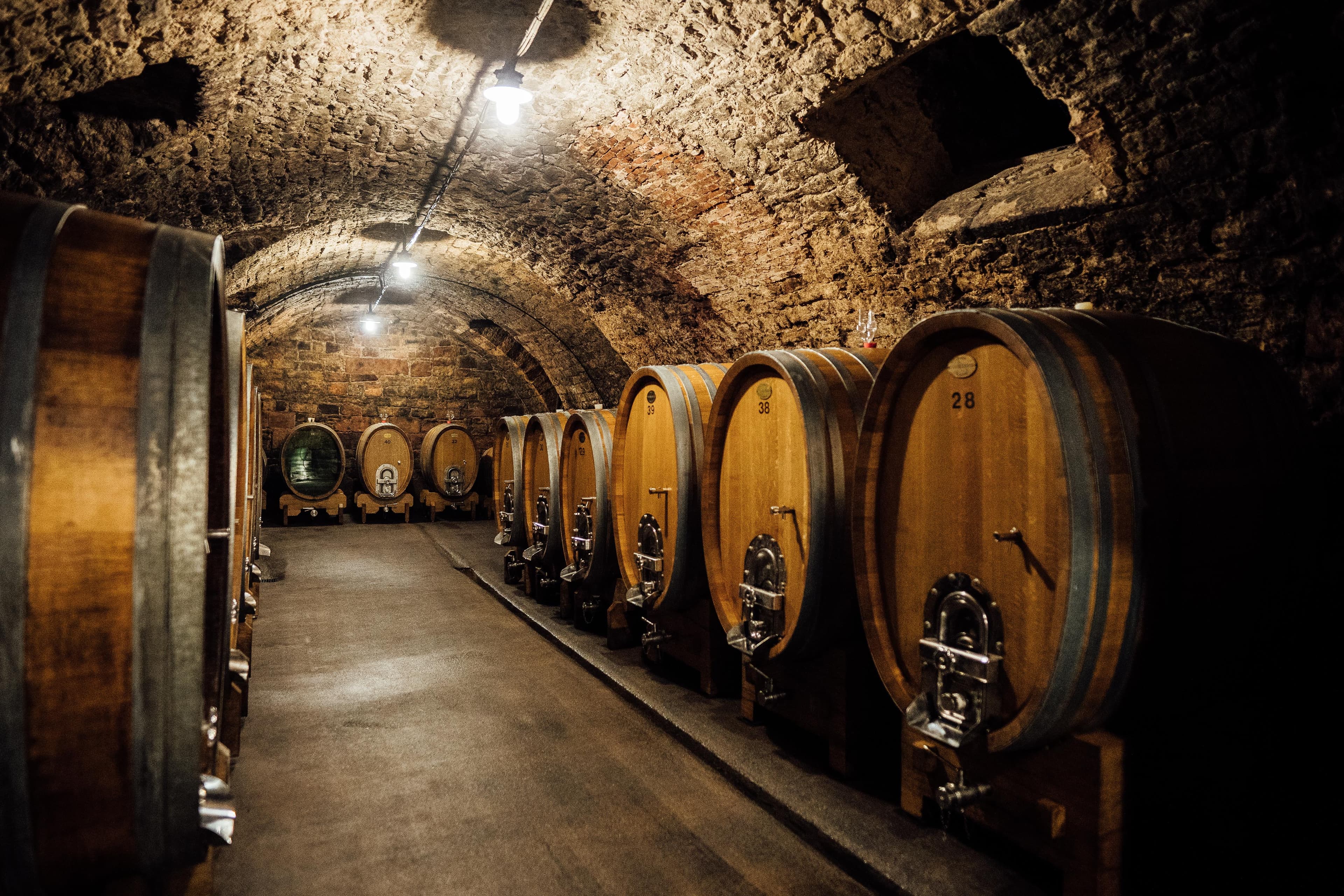 ワインボトルの棚